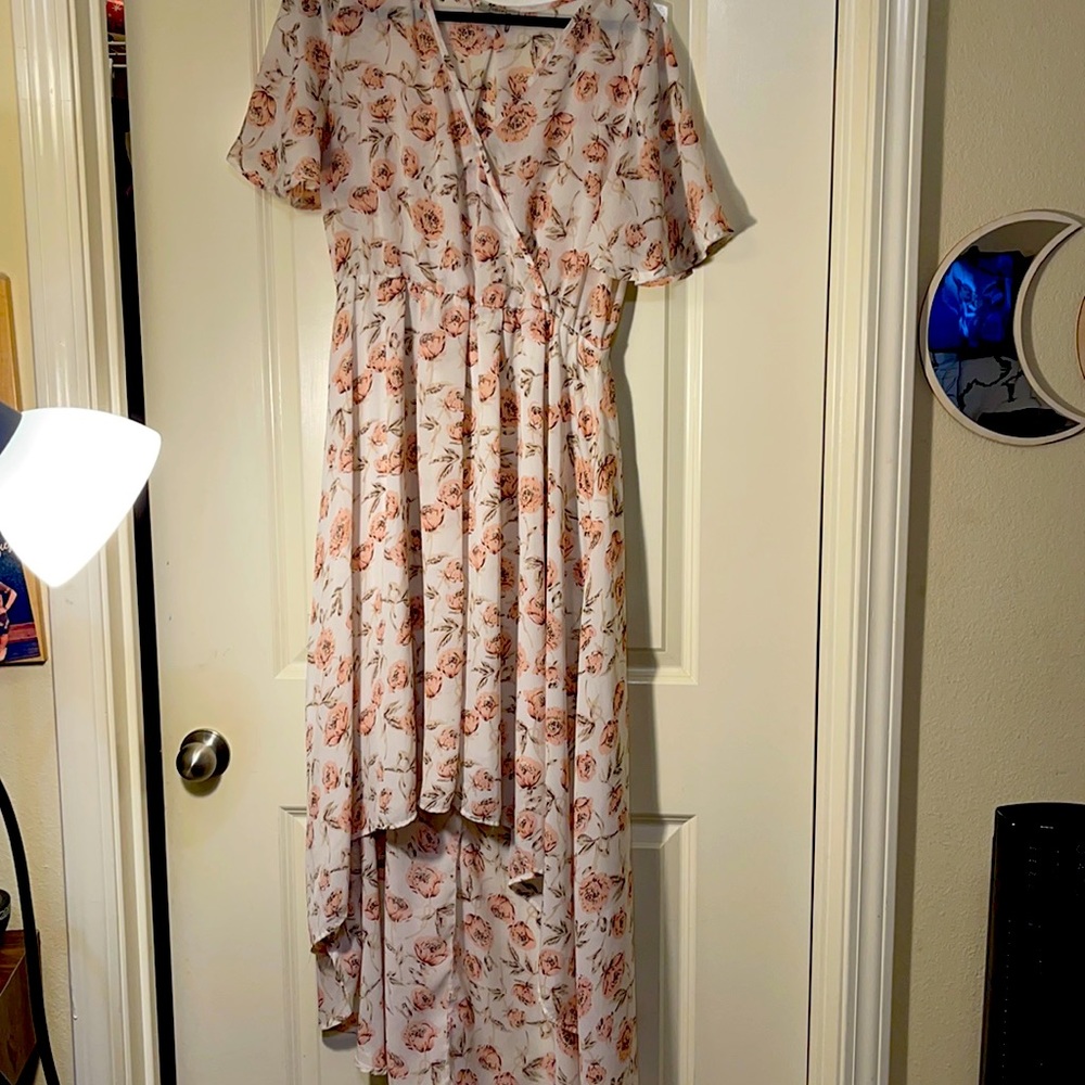 Gorgeous size M JODIFL boutique high low dress with flutter sleeves